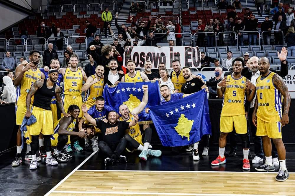 Në palestrën e Bamberg, vendoset baneri “Kosova në BE”