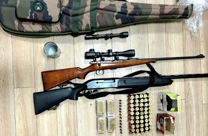 Arrestohen dy vetë për fajde në Prishtinë, iu gjenden armë e para