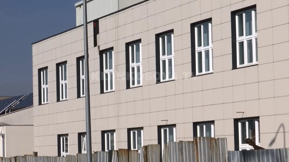Investim milionësh në sallat e reja të Ortopedisë, oksigjeni ende me bombola (VIDEO)