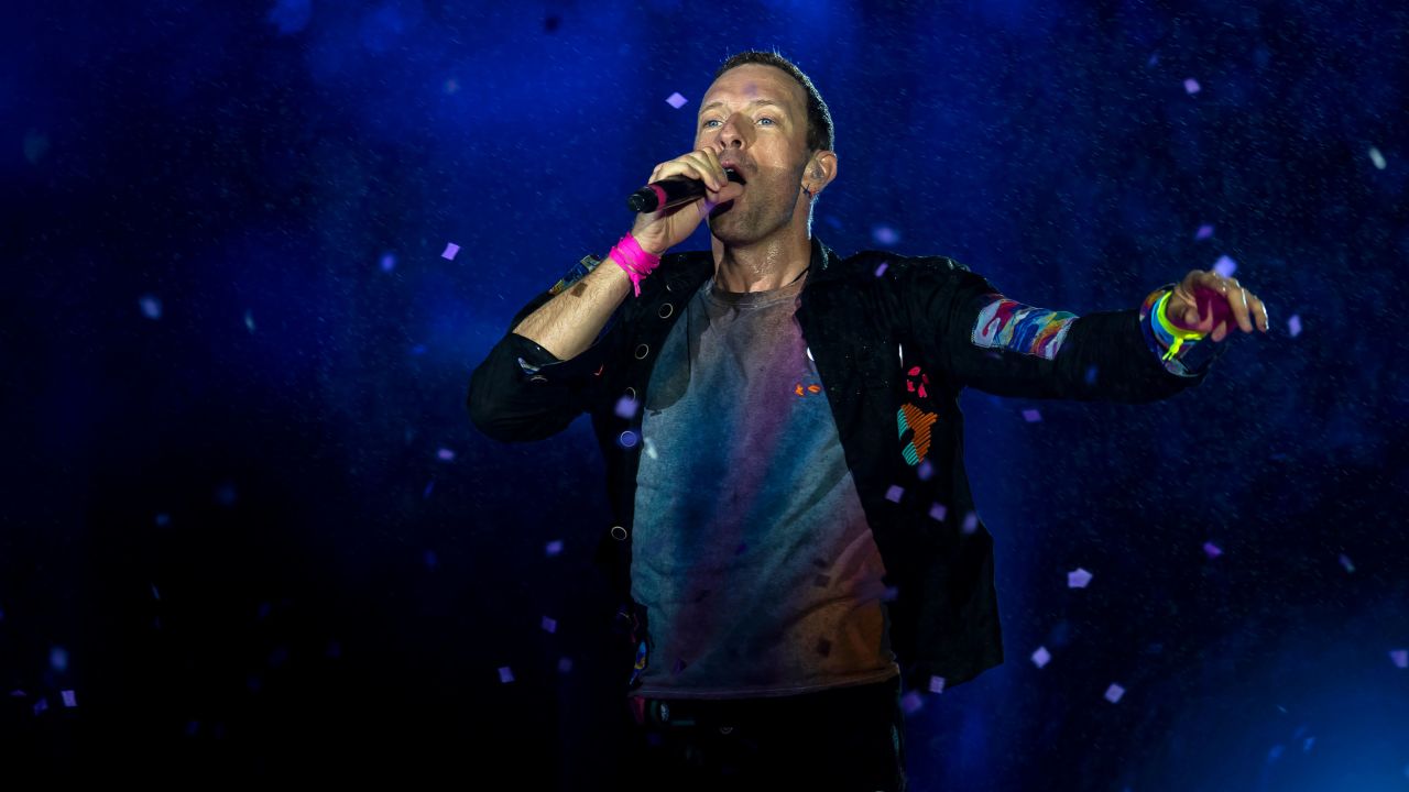 Chris Martin me infeksion të mushkërive, grupi "Coldplay" detyrohet t'i shtyjë koncertet