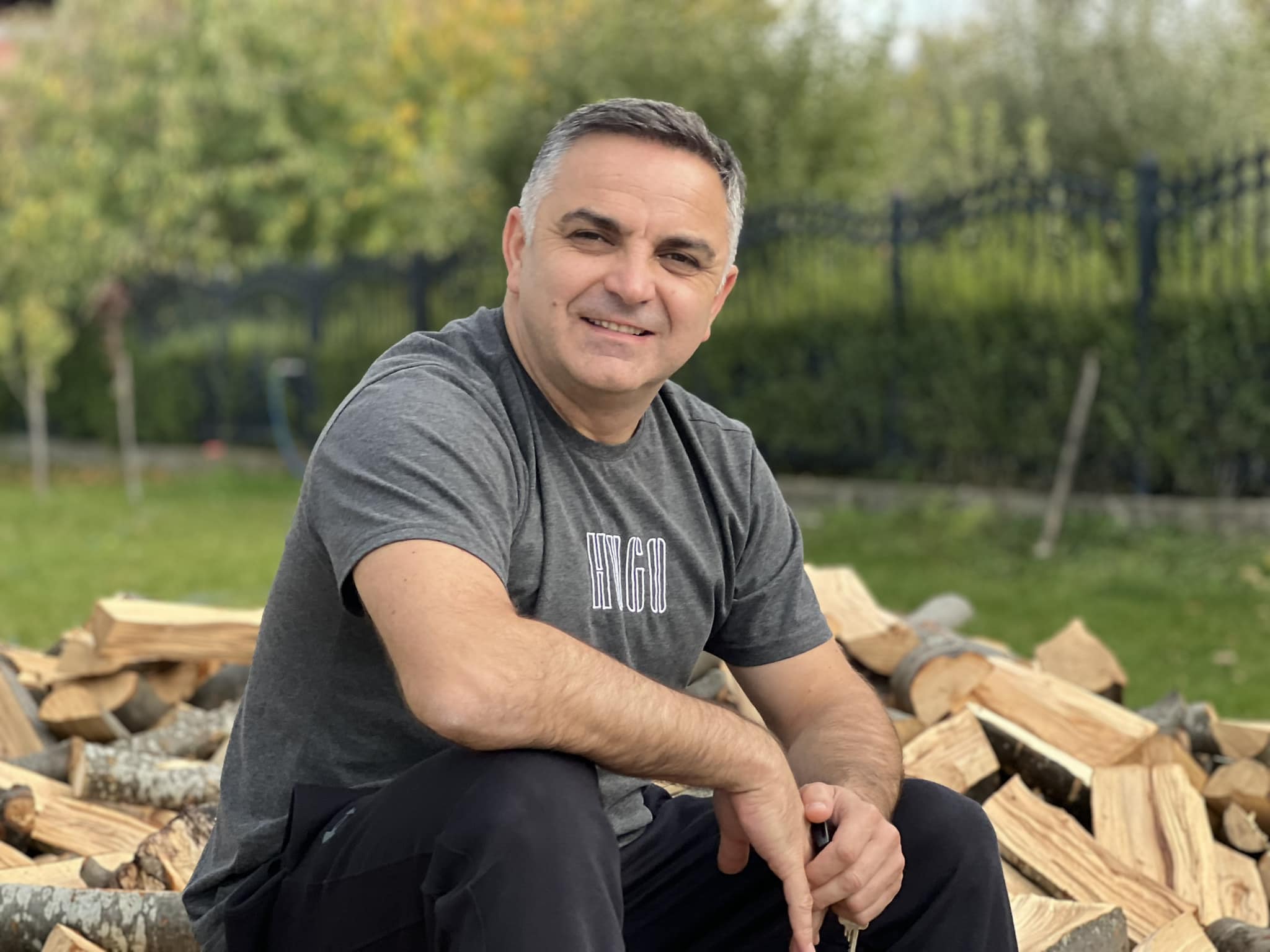 Tahiri siguron drutë për dimër, fajëson qeverinë për krizën energjetike
