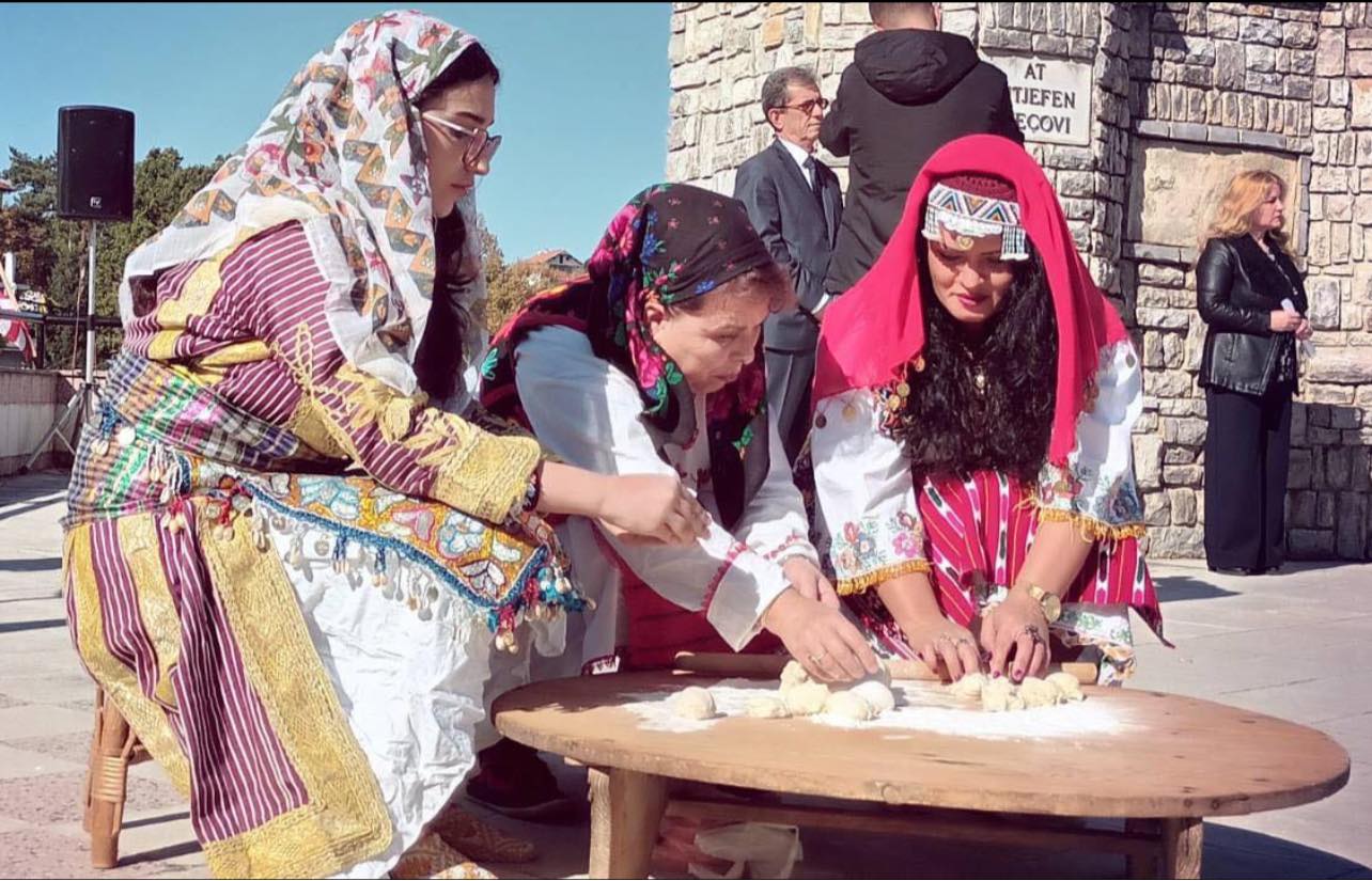 Manifestimi tradicional letrar, kulturor dhe shkencor “Takimet e Gjeçovit” mblodhi dhjetëra pjesëmarrës