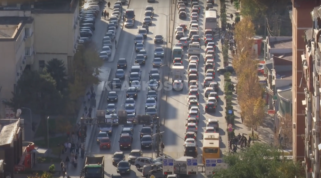 Rruga njëkahëshe bllokon Prishtinën (VIDEO)