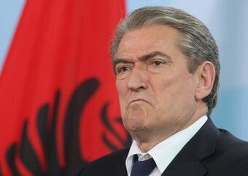 Sali Berisha fton qytetarët që sonte të dalin në protestë