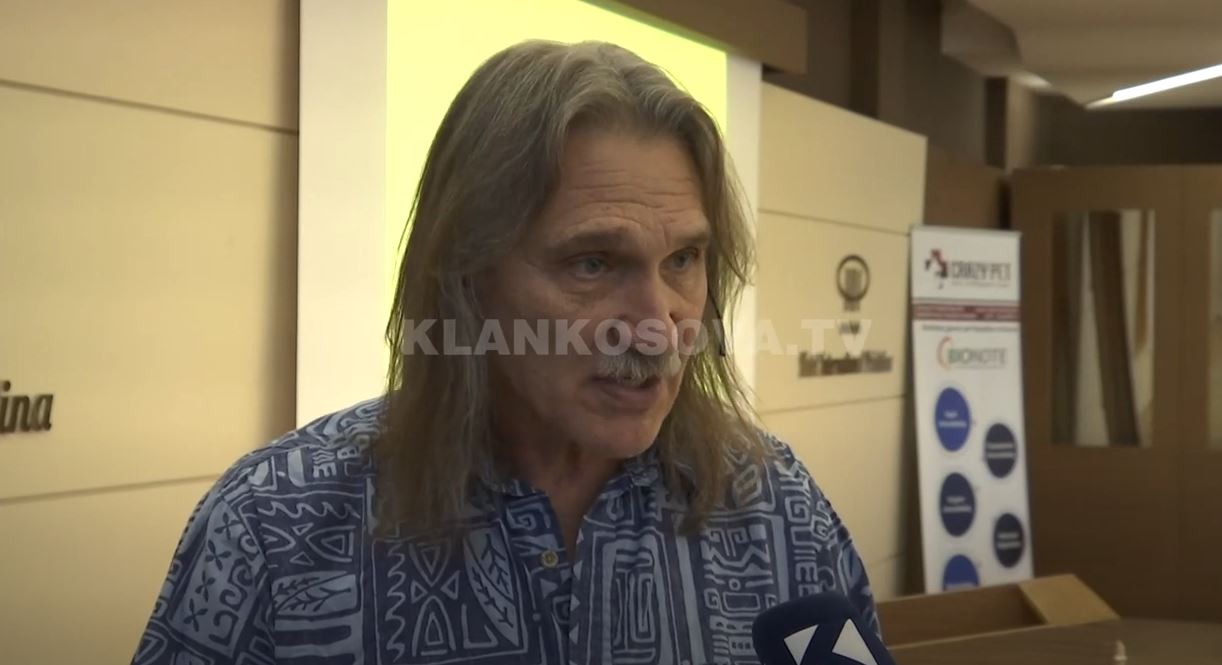 Veterinari amerikan: Qentë e Kosovës, problem i vogël (VIDEO)