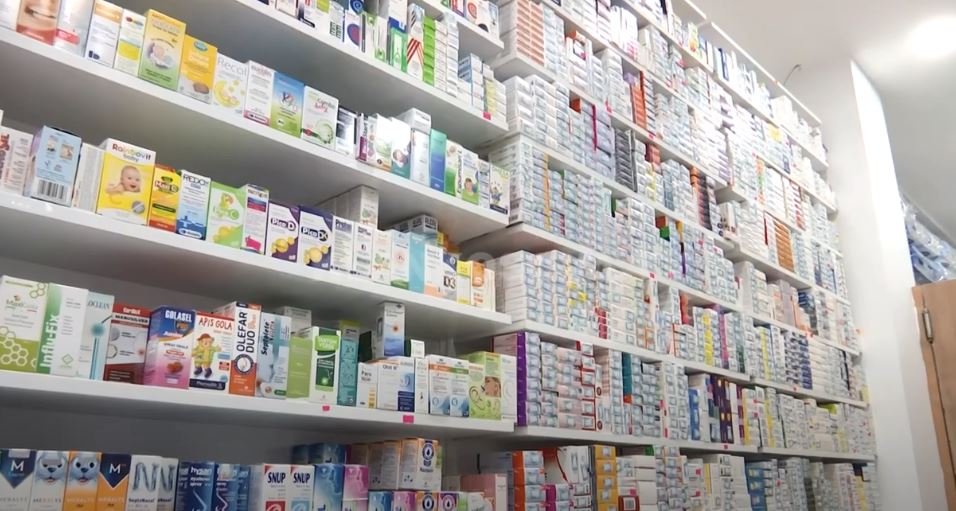 Barnatoret me çmime të ndryshme për ilaçe të njëjta, vazhdon të mungojë ligji (VIDEO)