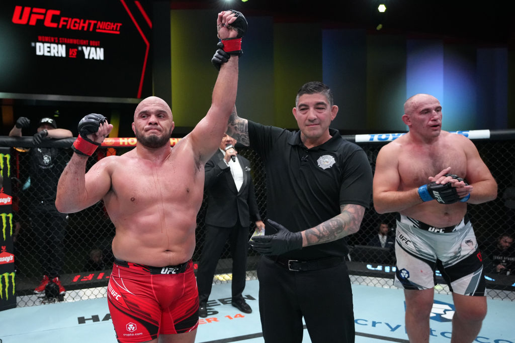 Ilir Latifi mposht rusin Aleksei Oleinik në UFC