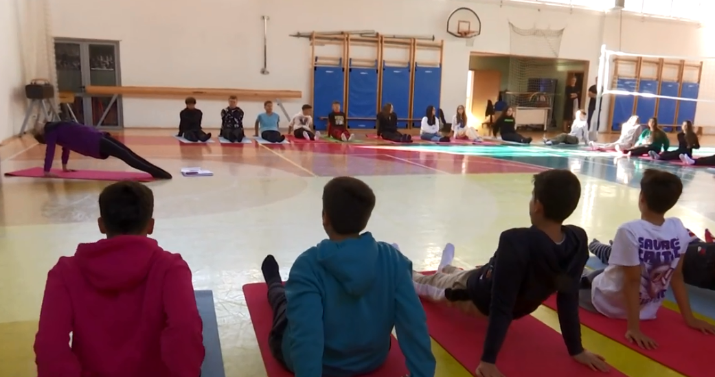 “Joga”, lëndë zgjedhore në dy shkolla në Prishtinë (VIDEO)