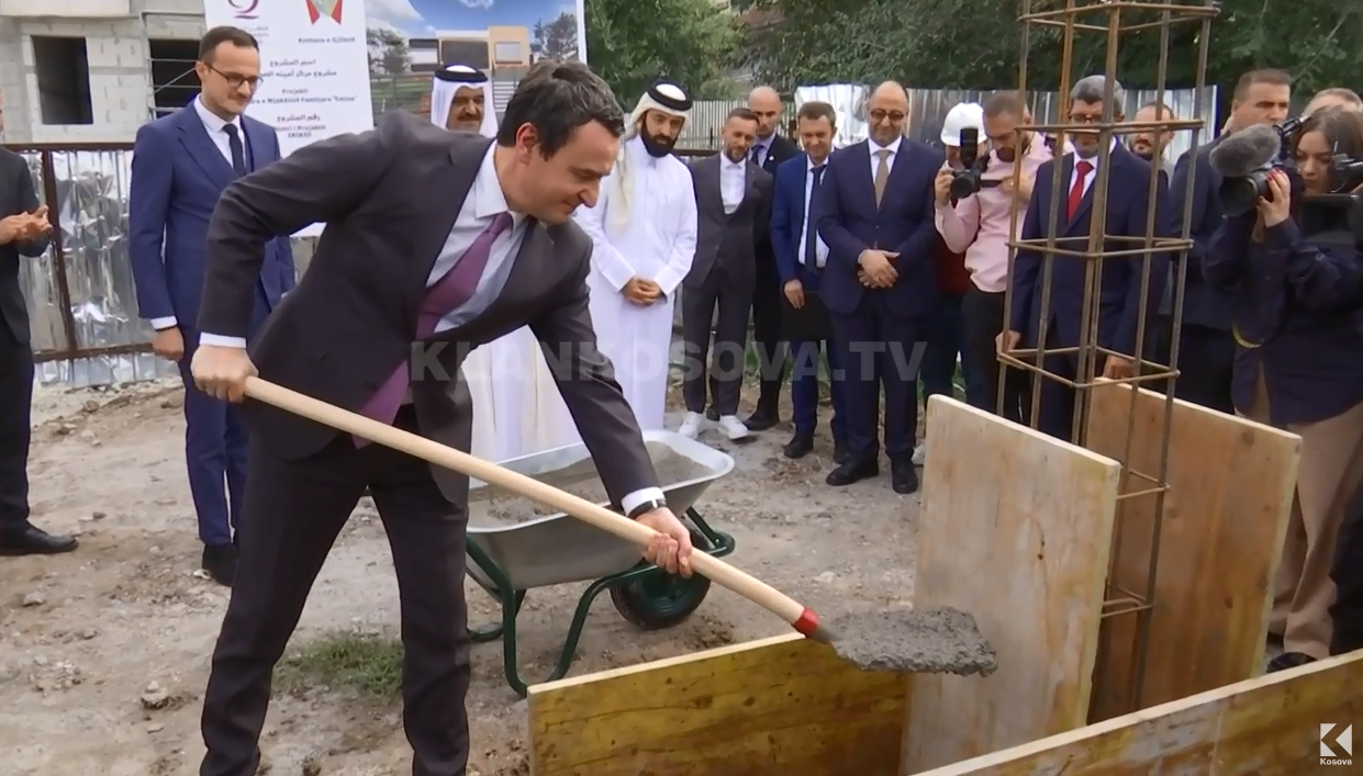 Kurti viziton Hysenin në Gjilan, i premton mbështetje (VIDEO)