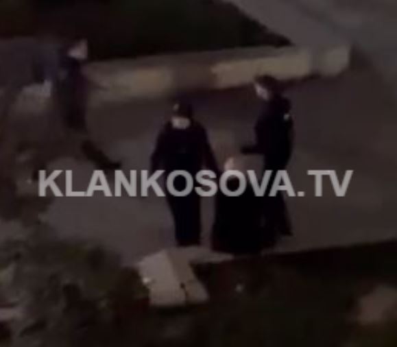Përleshje mes tifozëve çekë dhe kosovarë, shoqërohen në polici tre persona