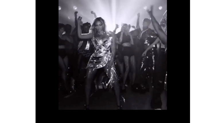 Beyonce, veshur me fustan të kreatores kosovare