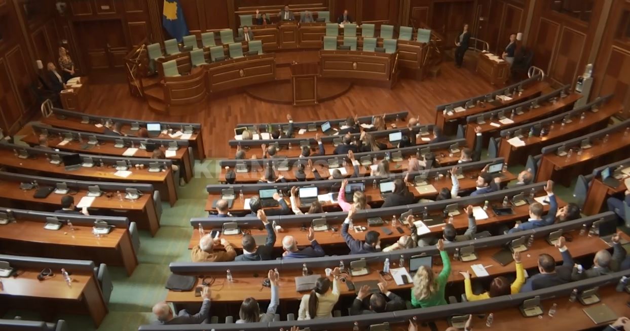 Pushteti bën kuorumin, vendoset ‘tavani’ për produktet bazë (VIDEO)