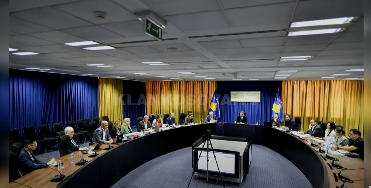 Komisioni Ekzekutiv i Shëndetësisë nuk u mblodh më që nga largimi i ministrit Rifat Latifi (VIDEO)