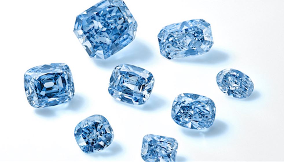 Dalin në ankand diamantet blu me vlerë 70 milionë dollarë
