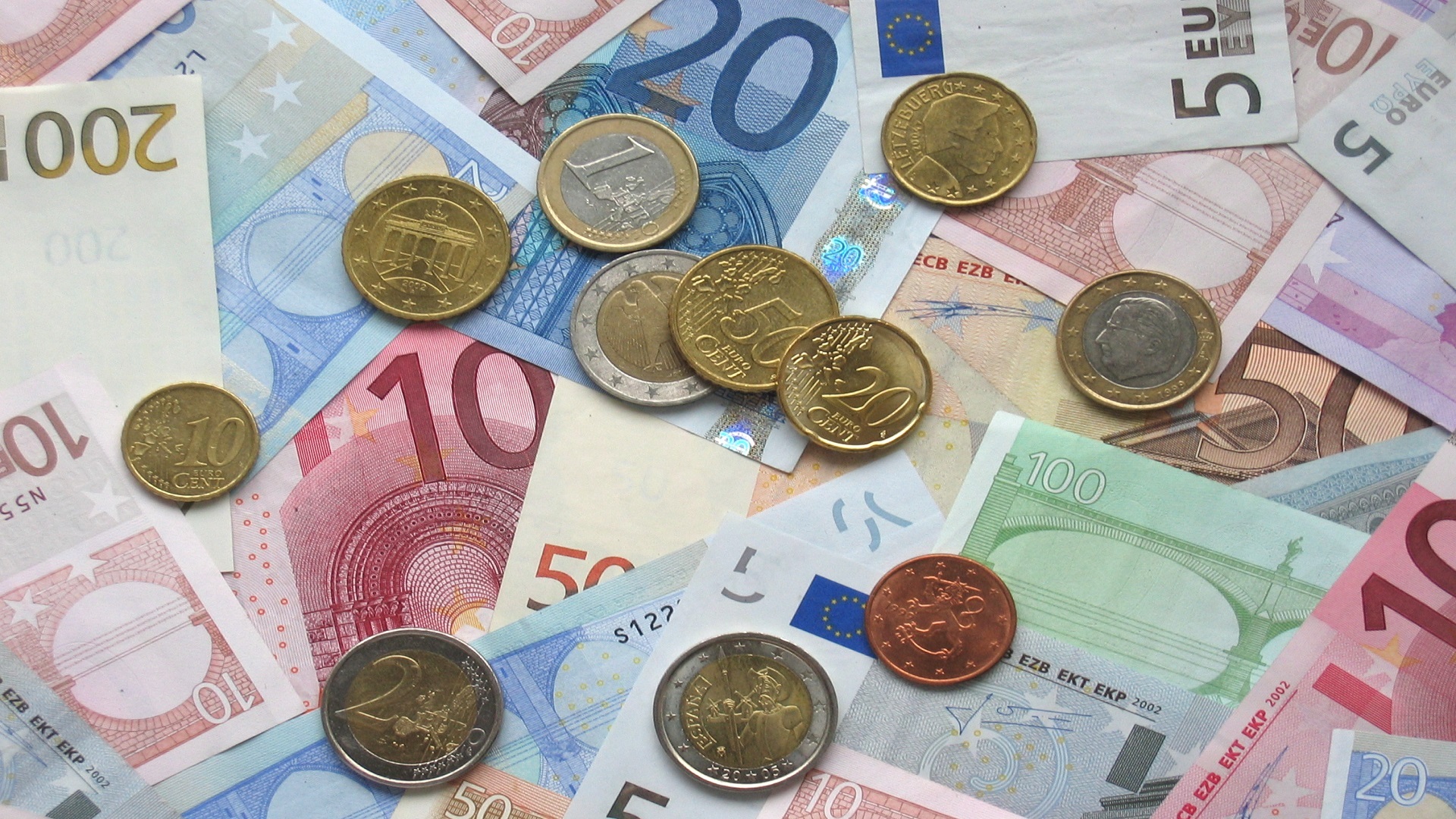 Si të vërehet se një para është e falsifikuar? Tregon eksperti (VIDEO)