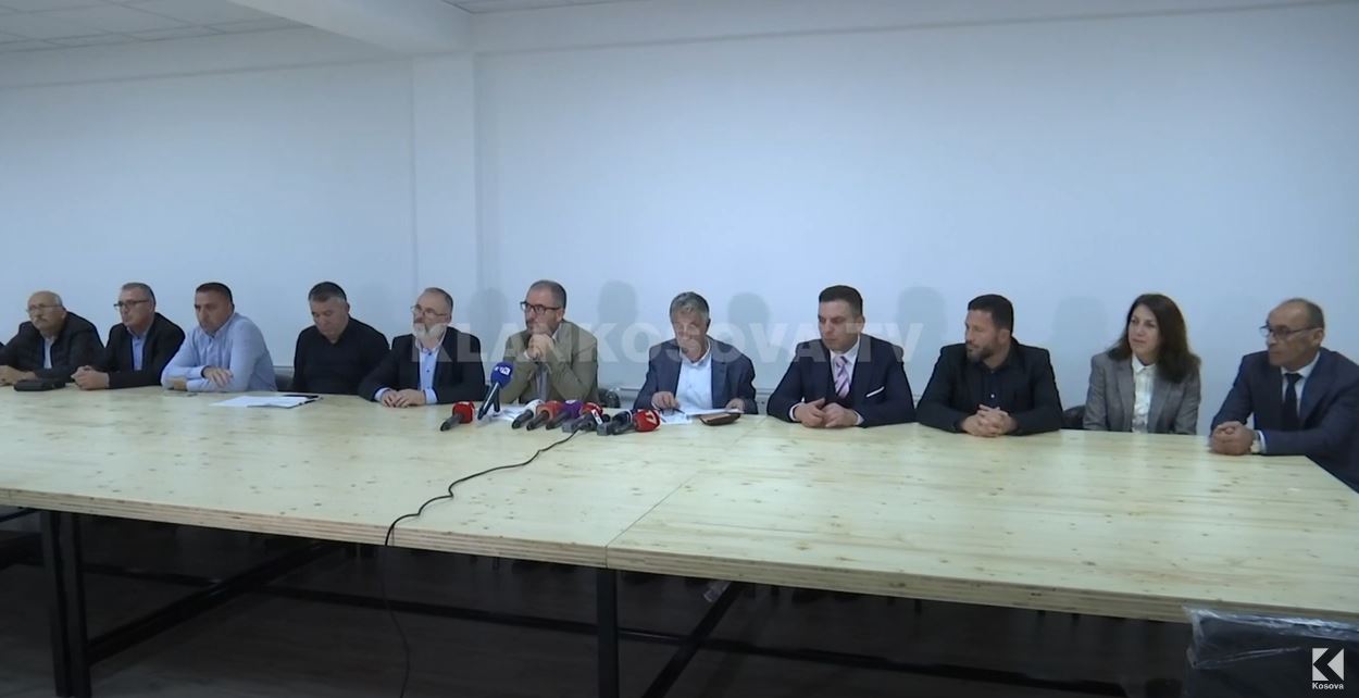 Pezullohet greva, mësimi nis të hënën (VIDEO)