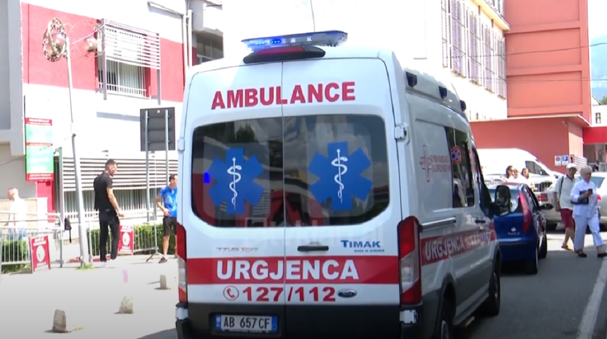 Vdiq një 64-vjeçare në Tiranë, ra aksidentalisht nga ballkoni i banesës