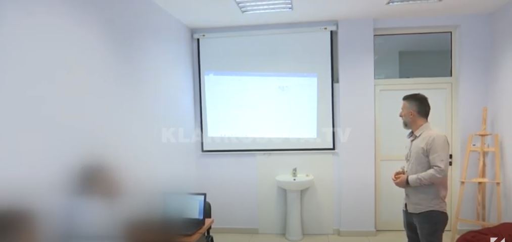 Mësime programimi për të burgosurit (VIDEO)