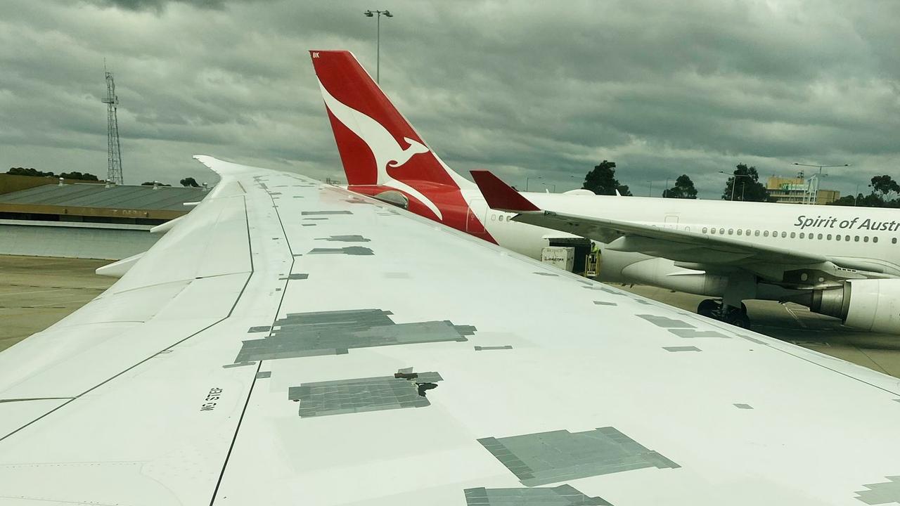 Ekspertët shpjegojnë foton virale të aeroplanit australian me shirit ngjitës në krah