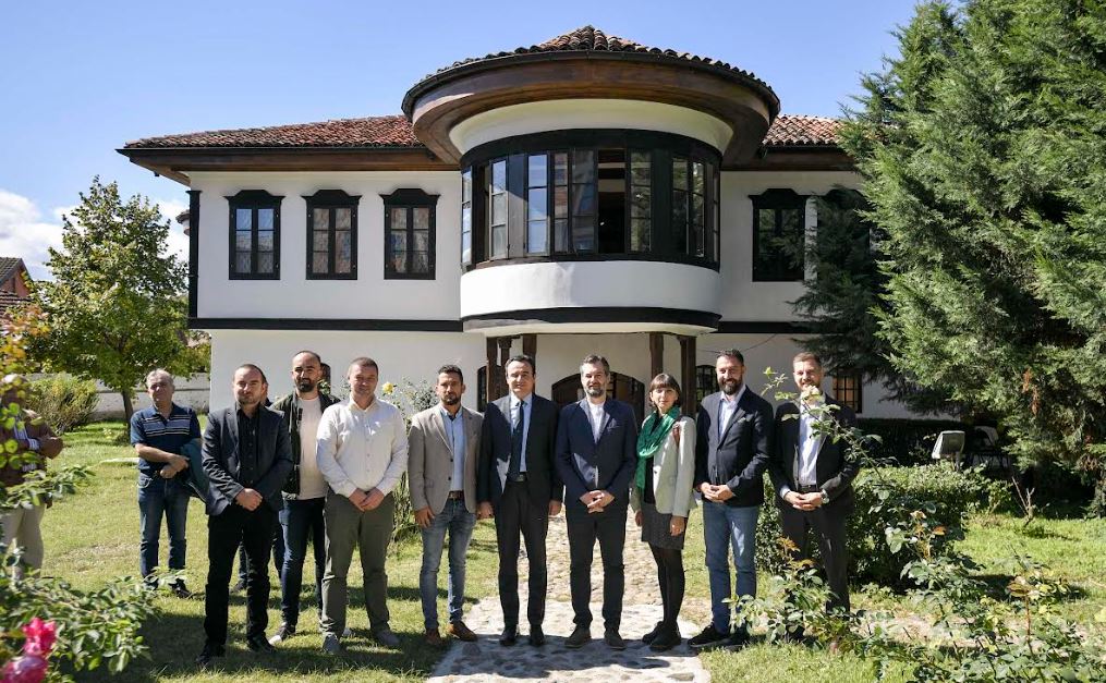 Kurti viziton monumenet e restauruara, shteti premtoi 8.4 milionë euro (FOTO)