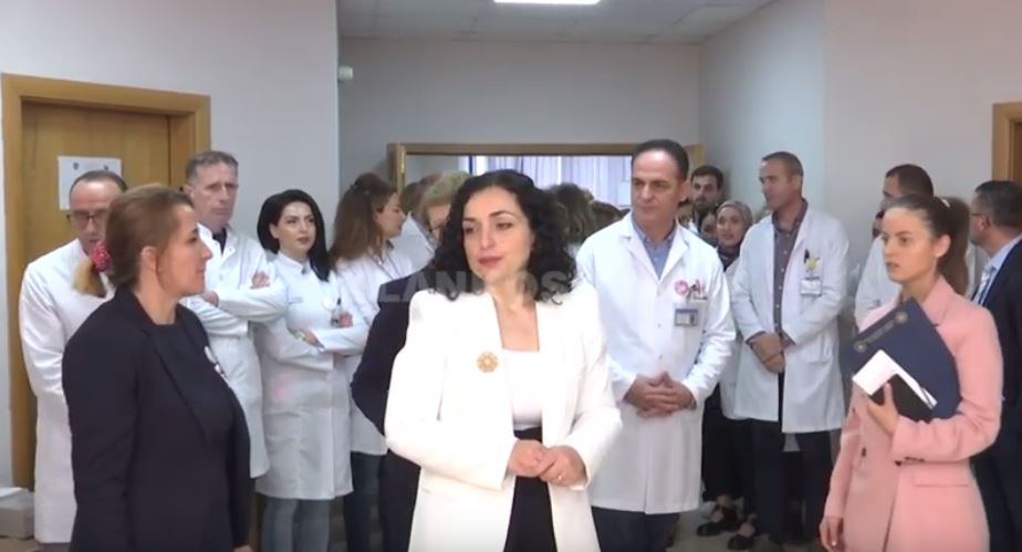Osmani viziton dhe ndihmon Onkologjinë, shëndetësia të jetë prioritet mbi prioritete (VIDEO)