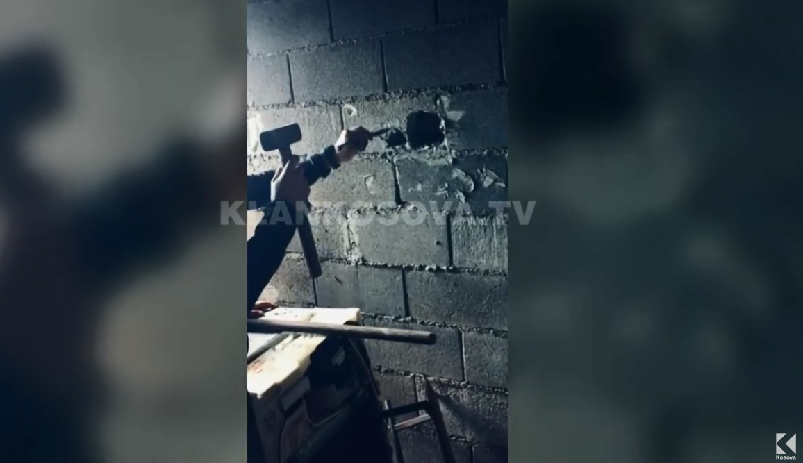 Kapen 27 mijë euro të murosura, të vjedhura nga një taksist (VIDEO)
