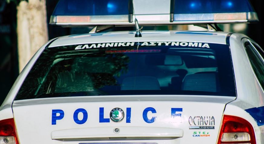 I tregoi organin gjenital oficerit për t'u arratisur nga burgu, arrestohet shqiptari në Greqi