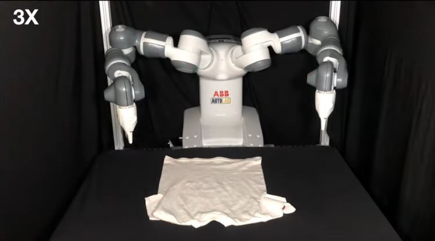 Studiuesit zbulojnë robotin më të shpejtë në botë që palos rrobat (VIDEO)