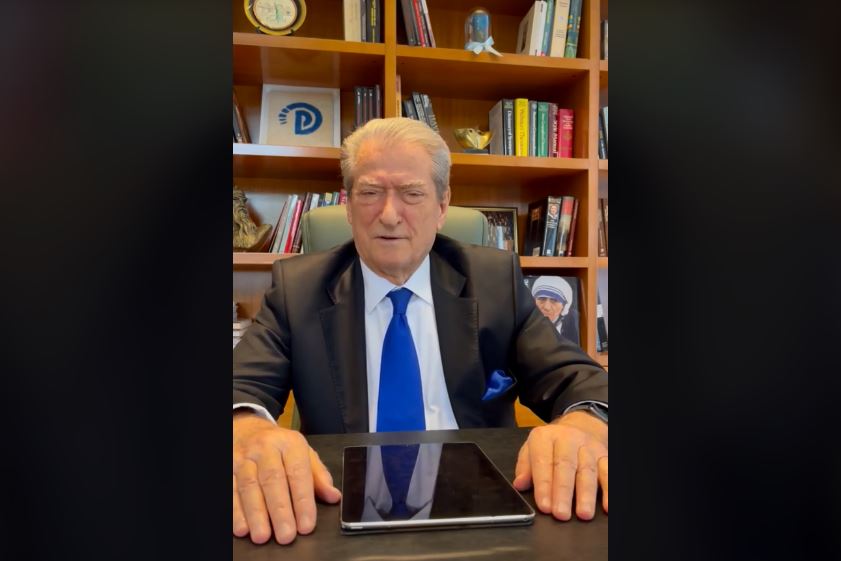 Sali Berisha hap TikTok: Teknologjinë e kam pasion (VIDEO)