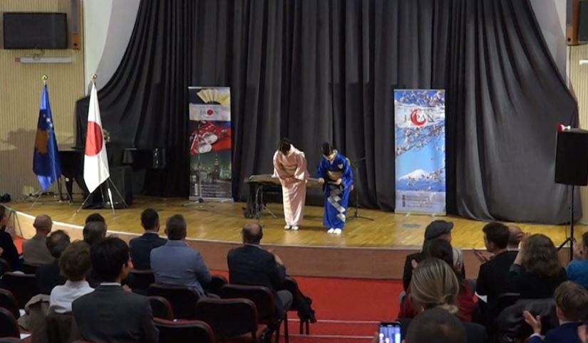 ​Artistja Atsuko Suetomi interpretoi melodi me Koto në Prishtinë