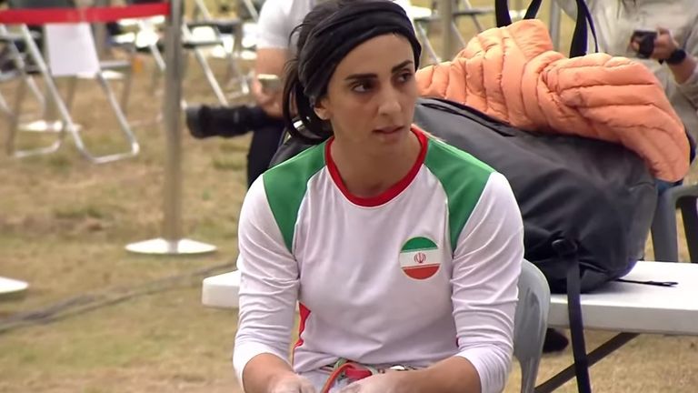 Atletja iraniane kërkon falje publike pasi garoi pa hixhab jashtë Iranit