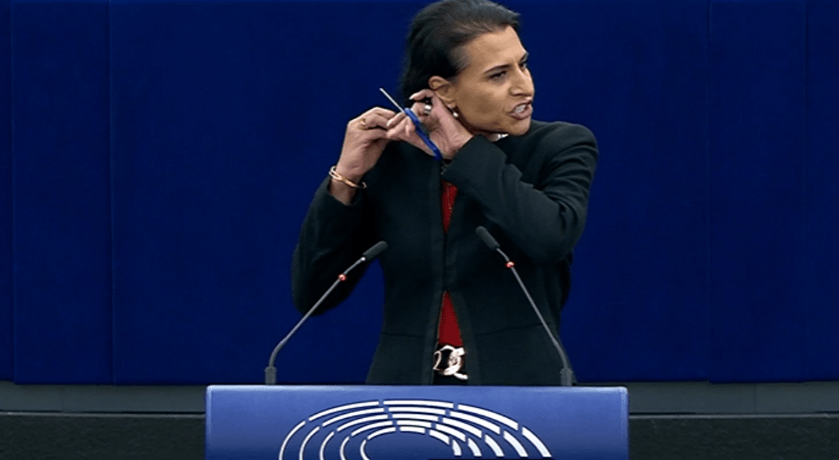 Eurodeputetja suedeze pret flokët, solidarizohet me gratë e Iranit (VIDEO)
