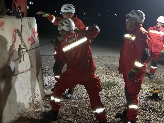 Ushtarakët shqiptarë trajnohen në Qendrën Ndërkombëtare për Kërkim Shpëtim të FSK-së (FOTO)