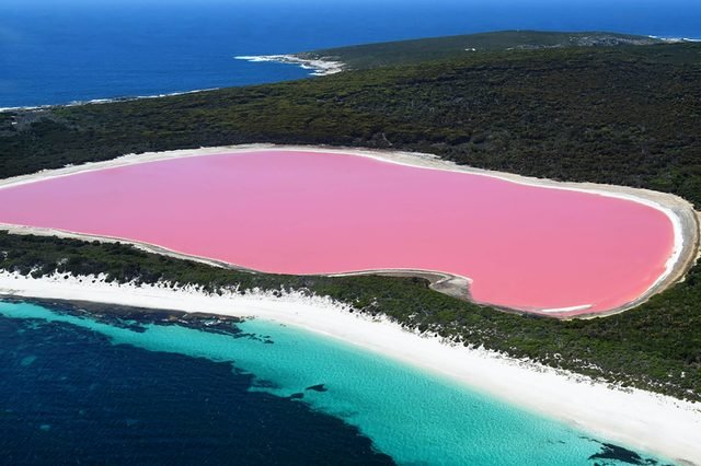 Liqeni me ngjyrë rozë gjendet në perëndim të Australisë