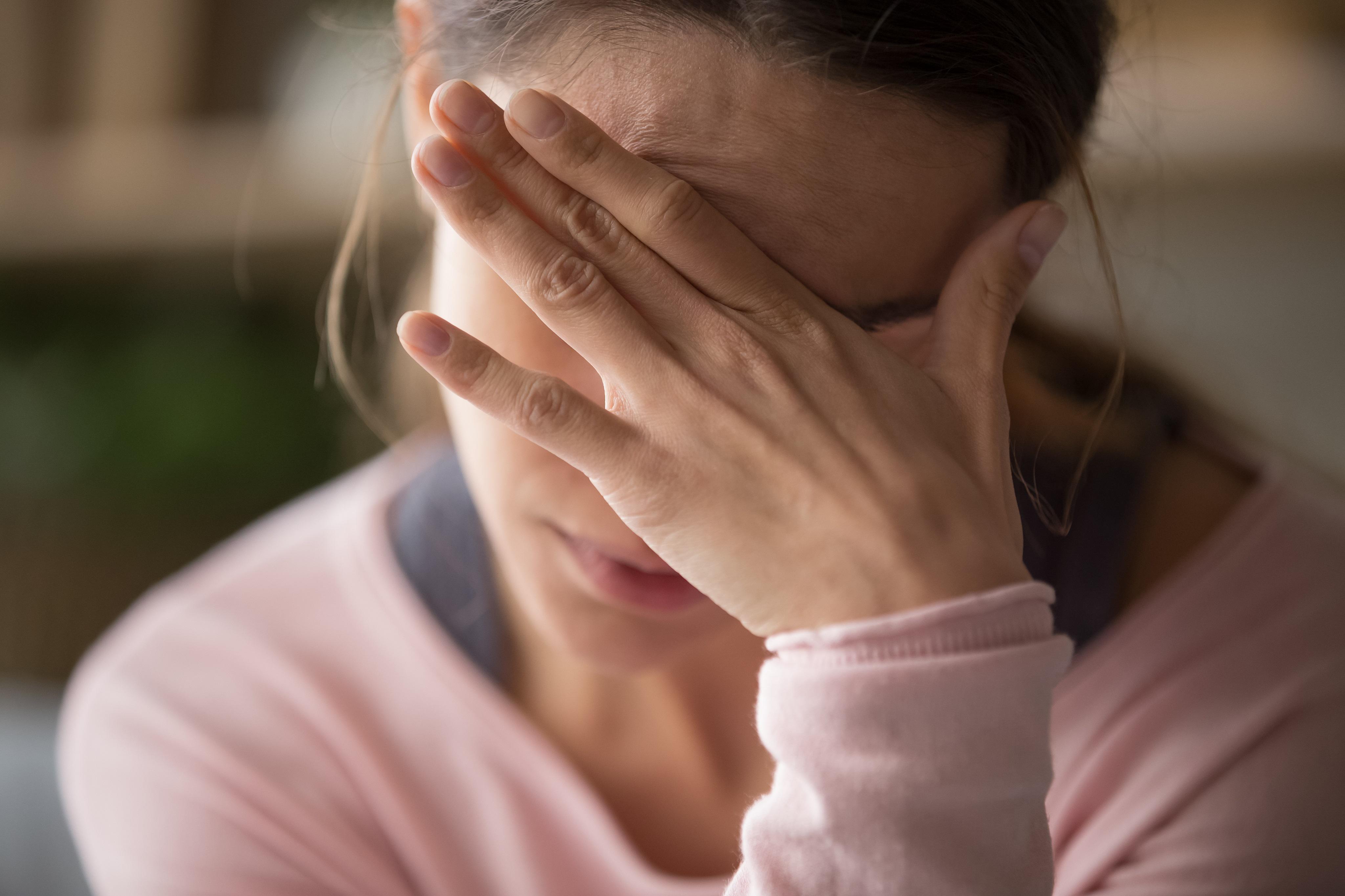 Studimi i ri, adoleshentët gjithnjë e më shumë vuajnë nga ankthi
