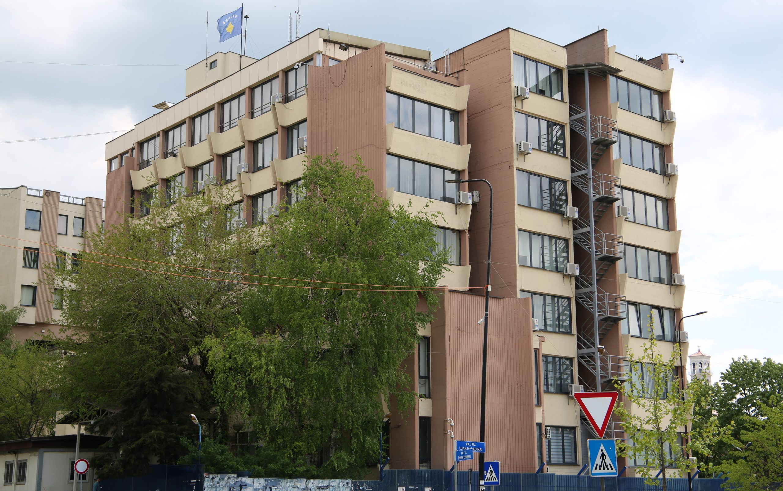 Bastiset shtëpia e ish-kryeprokurorit të Apelit, Haxhi Dërguti i dyshuar për korrupsion