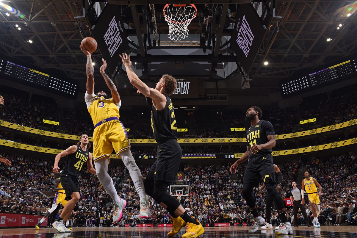 NBA: “Skifterët” ndalin hovin e “Drerëve”, vazhdon kriza për “Engjëjt”