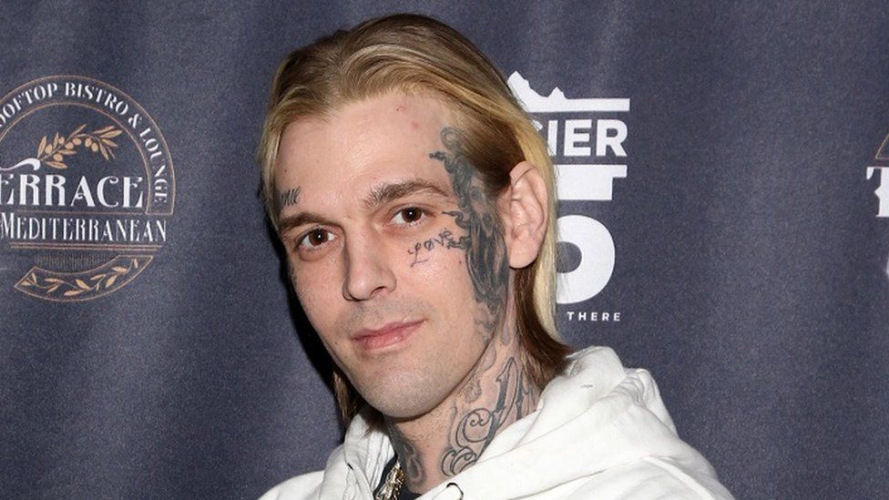 Vdes në moshën 34 vjeçare këngëtari Aaron Carter