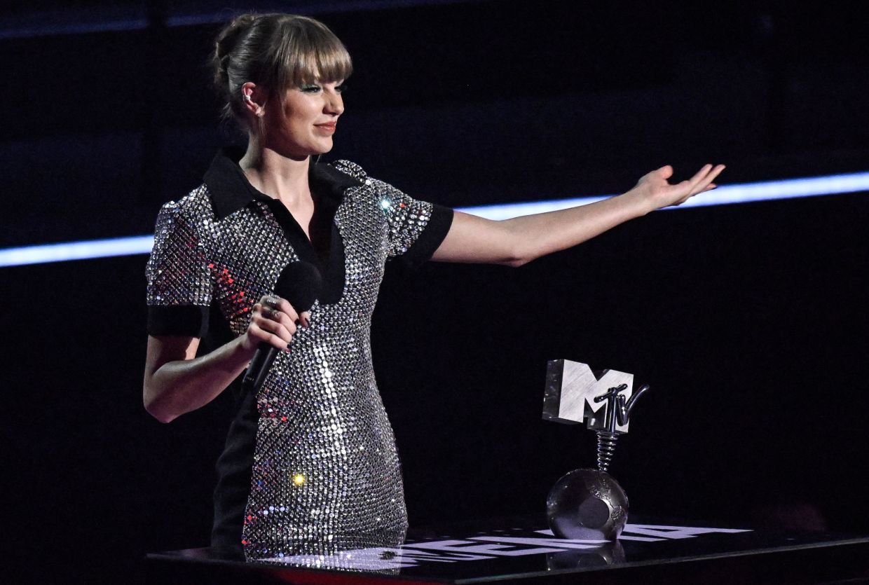 Taylor Swift triumfon në MTV Europe Awards