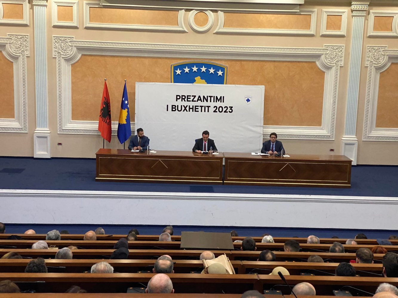 Kurti para prishtinasve prezanton buxhetin e vitit 2023, flet për rritje ekonomike e të hyra rekorde