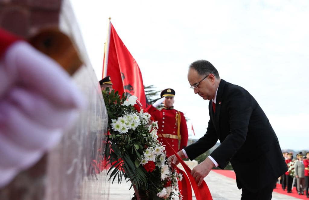 Begaj: Nderimi që mund t'i bëjmë sakrificës së heronjve të atdheut, është duke mbajtur gjallë kujtimin e tyre