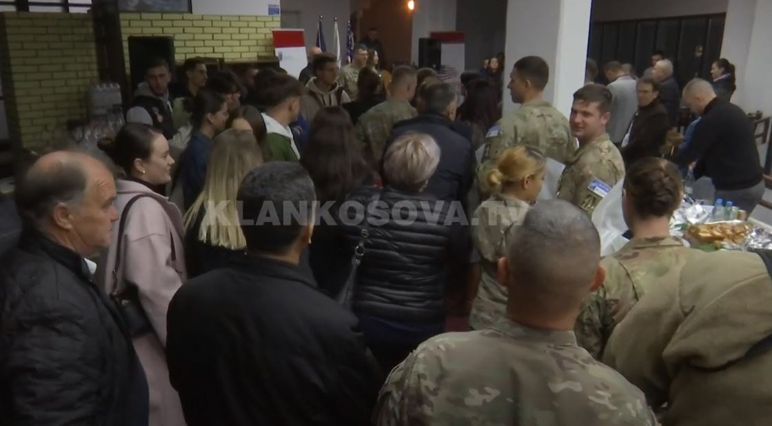 Vitia organizon festë për amerikanët (VIDEO)
