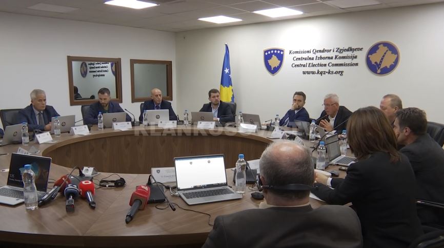 Mbledhja e KQZ-së, diskutohet tërheqja e serbëve (VIDEO)