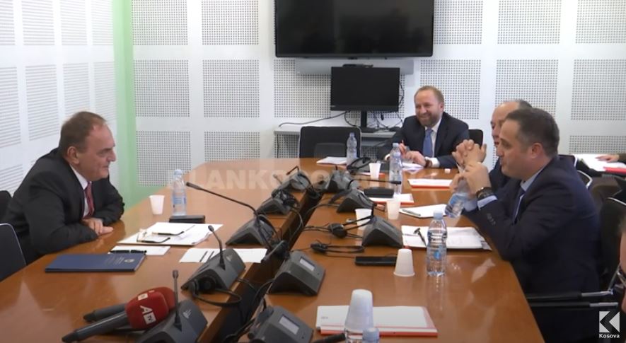 Pse u "zbutën" opozitarët karshi Martin Berishajt? (VIDEO)