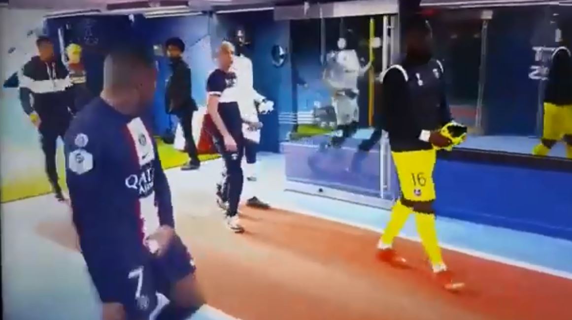 Mbappe bën gjest të turpshëm (VIDEO)