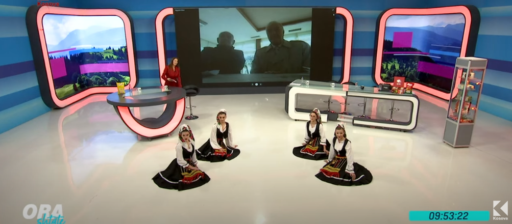 Alfred Çapaliku dhe Zef Çobo, protagonistët e këngës "Xhamadani vija, vija" (VIDEO)
