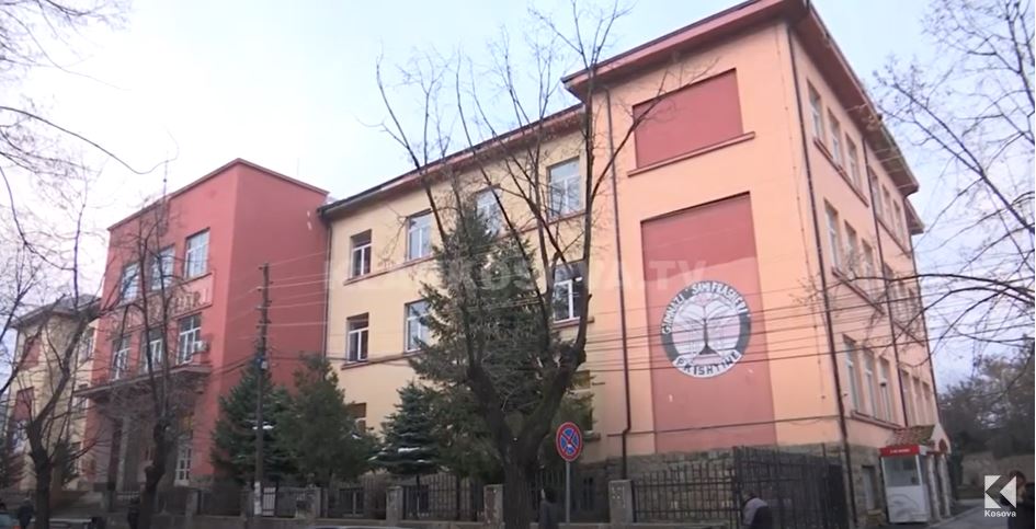 Këtë javë hapet konkursi për drejtorë shkollash në Prishtinë që u vonua si pasojë e procedurave e grevës (VIDEO)