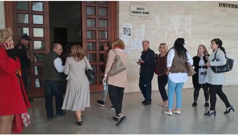 Sindikata e pedagogëve në Shqipëri: Futemi në grevë, politika po kërcënon dhe shantazhon