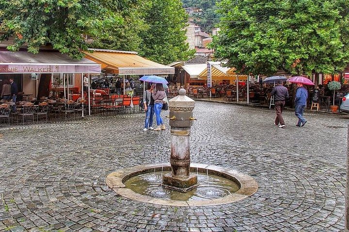 Prizren: Nën ndikimin e alkoolit një grua sulmon një burrë në kafiteri
