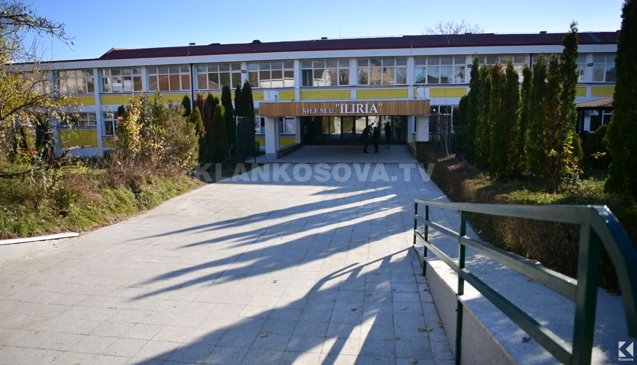 Shkolla "Iliria" feston tri ngjarje, i gëzohet renovimit (VIDEO)